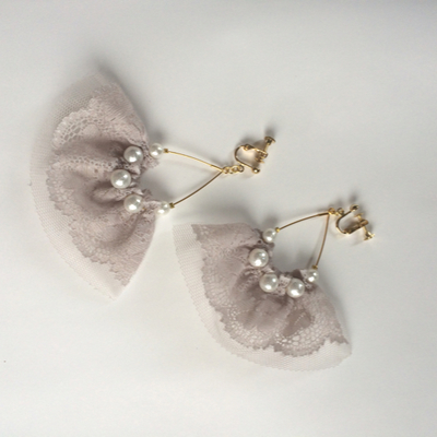 ひらひらレースのイヤリング