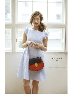 胸元フラワーマーガレットストライプワンピース