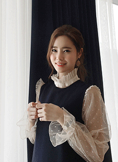 ドットパターンベルカフスシースルーブラウス