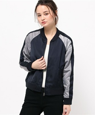 サテンブルゾン