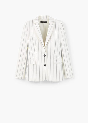 ピンストライプのスーツブレザー
