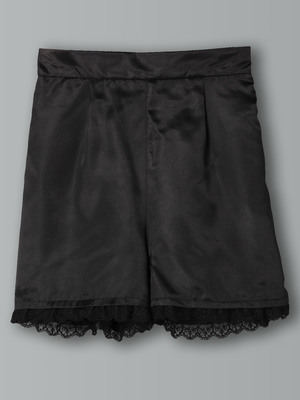 サテンショートパンツ