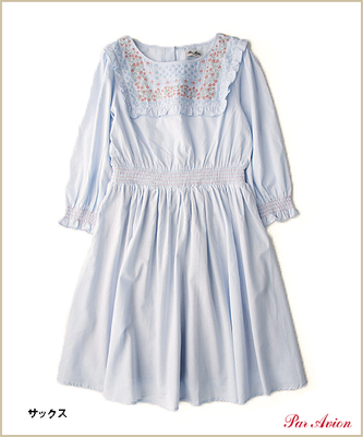 クジラと花刺繍ワンピース