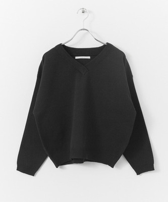 KBF(ケイビーエフ)Vネックショートニット