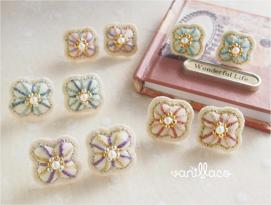 アンティーク刺繍*お花ピアス