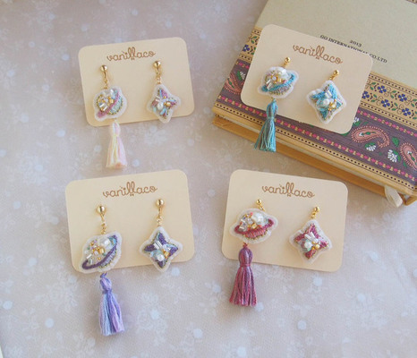 惑星と星＊刺繍タッセルピアス／イヤリング