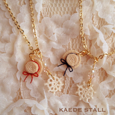 カンカン帽のペンダント