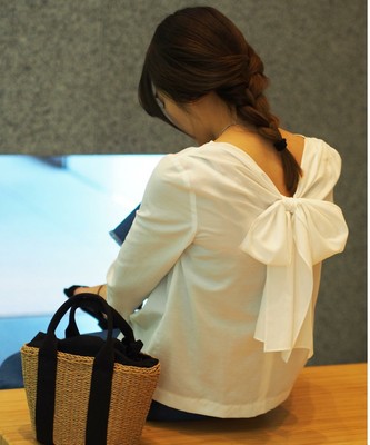 後ろリボン ブラウス