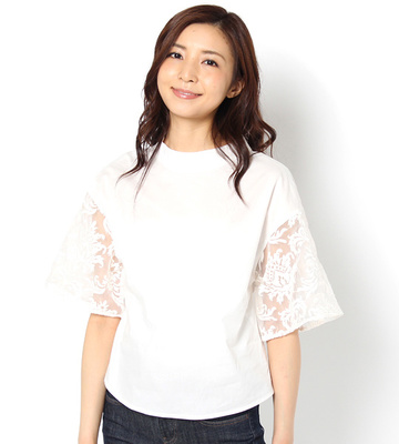オーガンジー刺繍ハイネックブラウス
