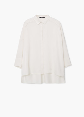 サテン仕上げのエアリーシャツ