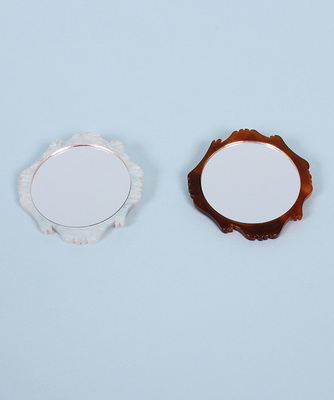 手鏡　ブローチ