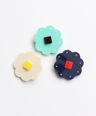 アクリルフラワーモチーフ　ブローチ