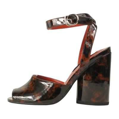 ストラップ付きチャンキーパンプス(Hoxton)