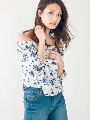 花柄袖リボンオフショルブラウス