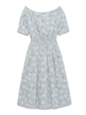 刺繍風プリントワンピ