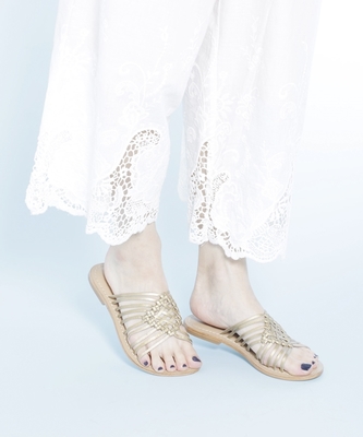 メタリック編み上げフラットサンダル