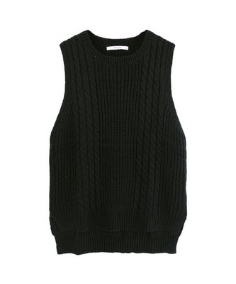 ケーブルニットベスト