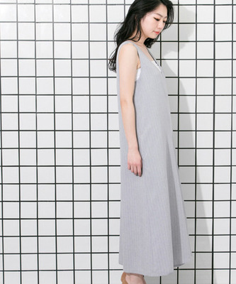 Vネックジャンプスーツ