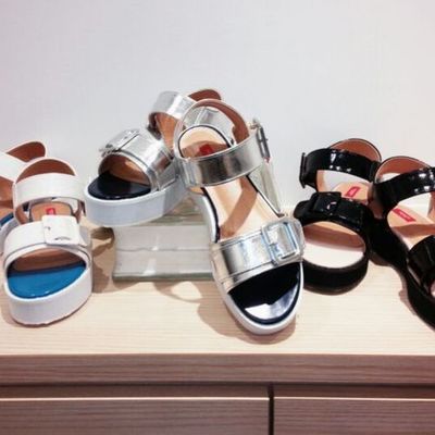 ストラップサンダル