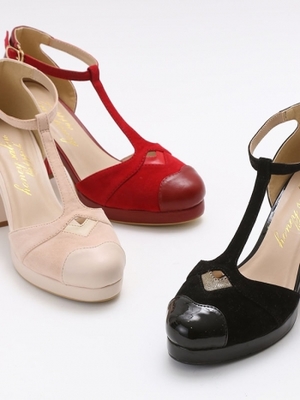 Tストラップシューズ