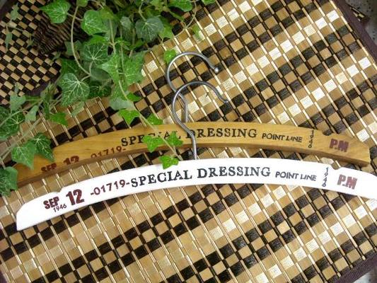 木のぬくもりを感じるオシャレな木製ハンガー