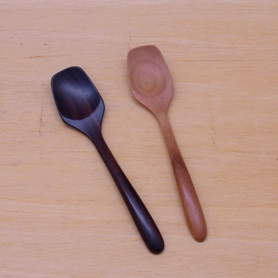 木のアイスクリームスプーン