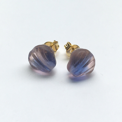 ヴィンテージガラスのシェルピアス