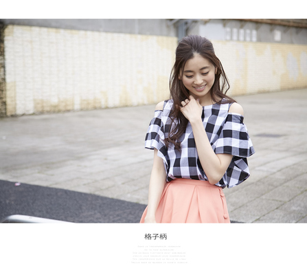 ちょい肩見せフリルブラウス