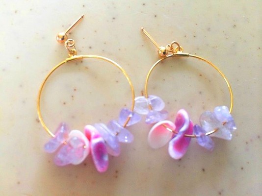 貝殻とアメジストのピアス