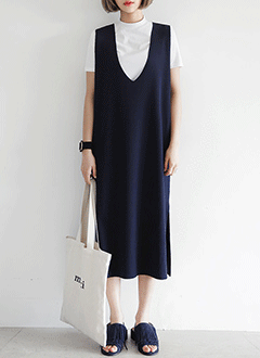 深Vネックスリーブレスワンピース