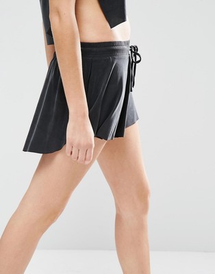 オイショフラッターショーツ