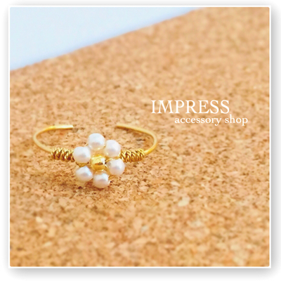 可憐なお花の艶パールリング