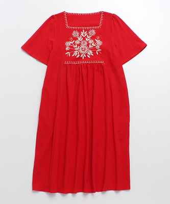 花刺繍　スクエアネック　ワンピース