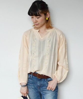 エンブロイダリー ギャザーブラウス