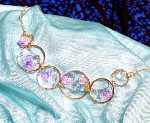 舞い上がるシャボン玉ネックレス